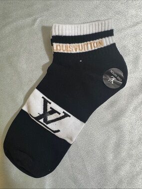 New! Louis Vuitton Black & White Logo Ankle Socks